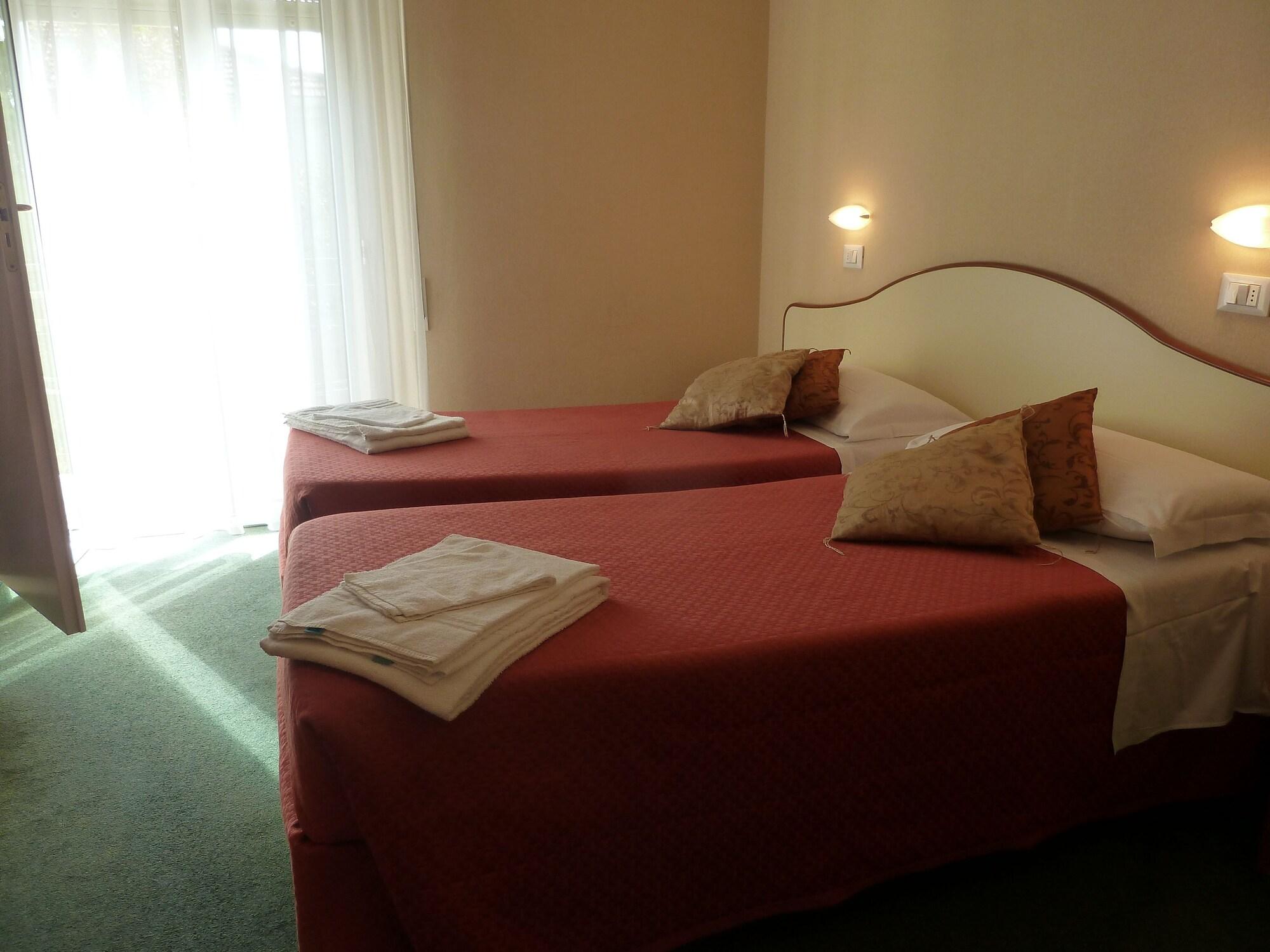 Hotel Crosal Rimini Exterior photo