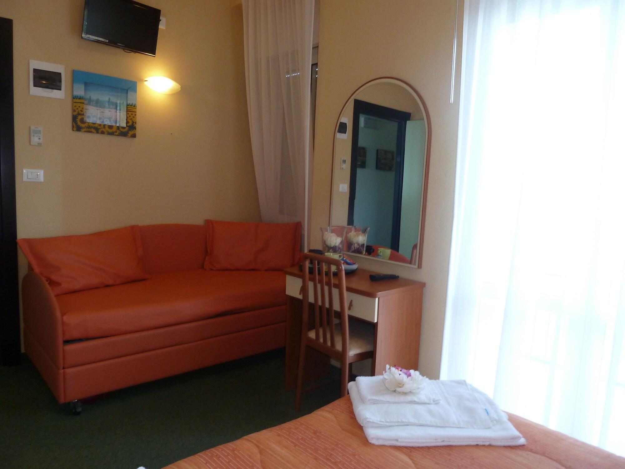 Hotel Crosal Rimini Exterior photo