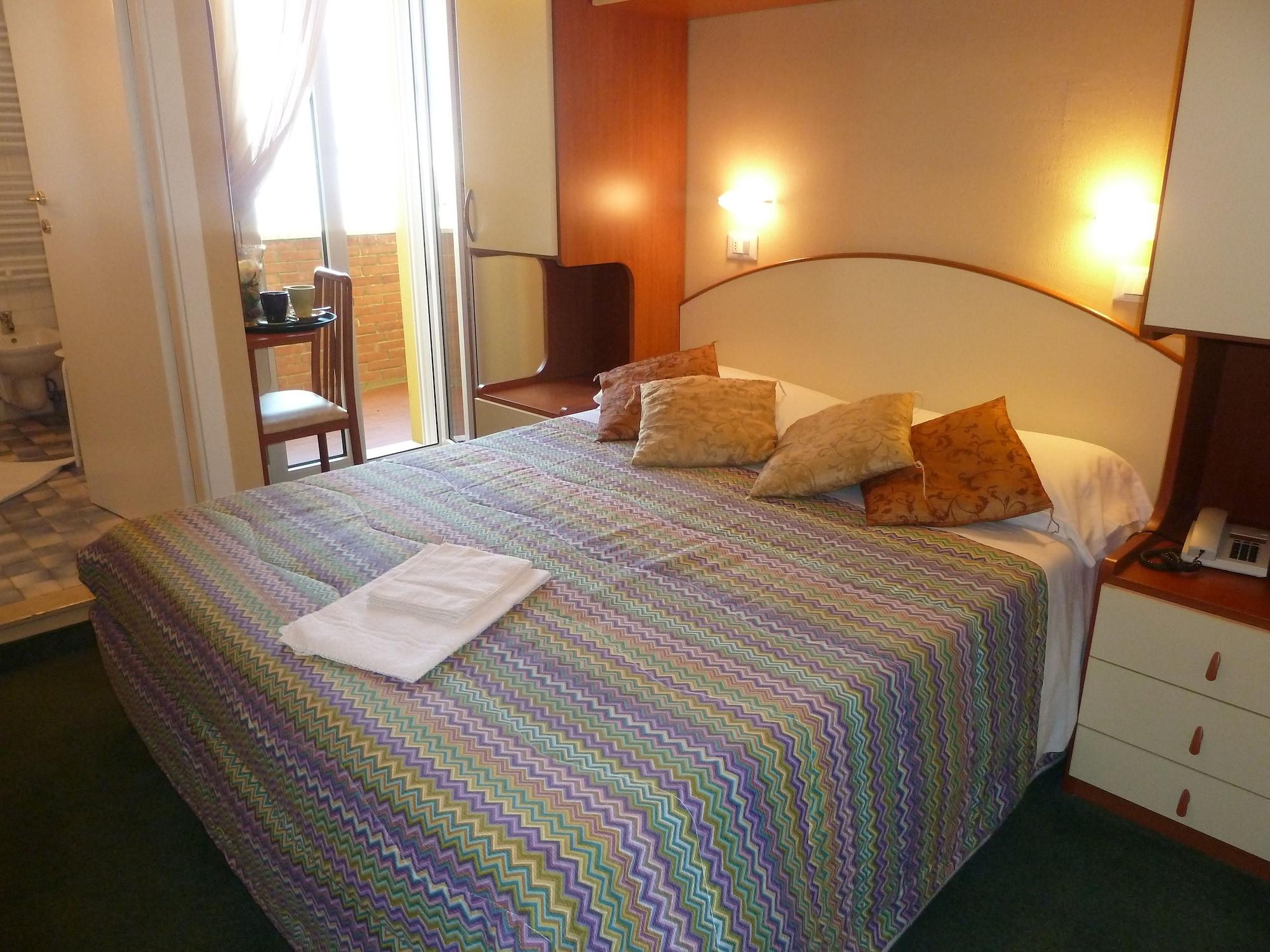 Hotel Crosal Rimini Exterior photo