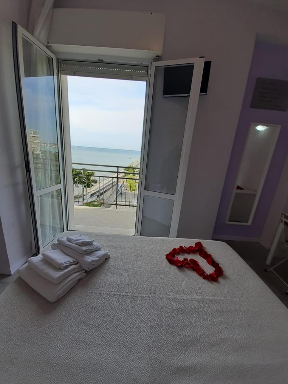 Hotel Crosal Rimini Exterior photo