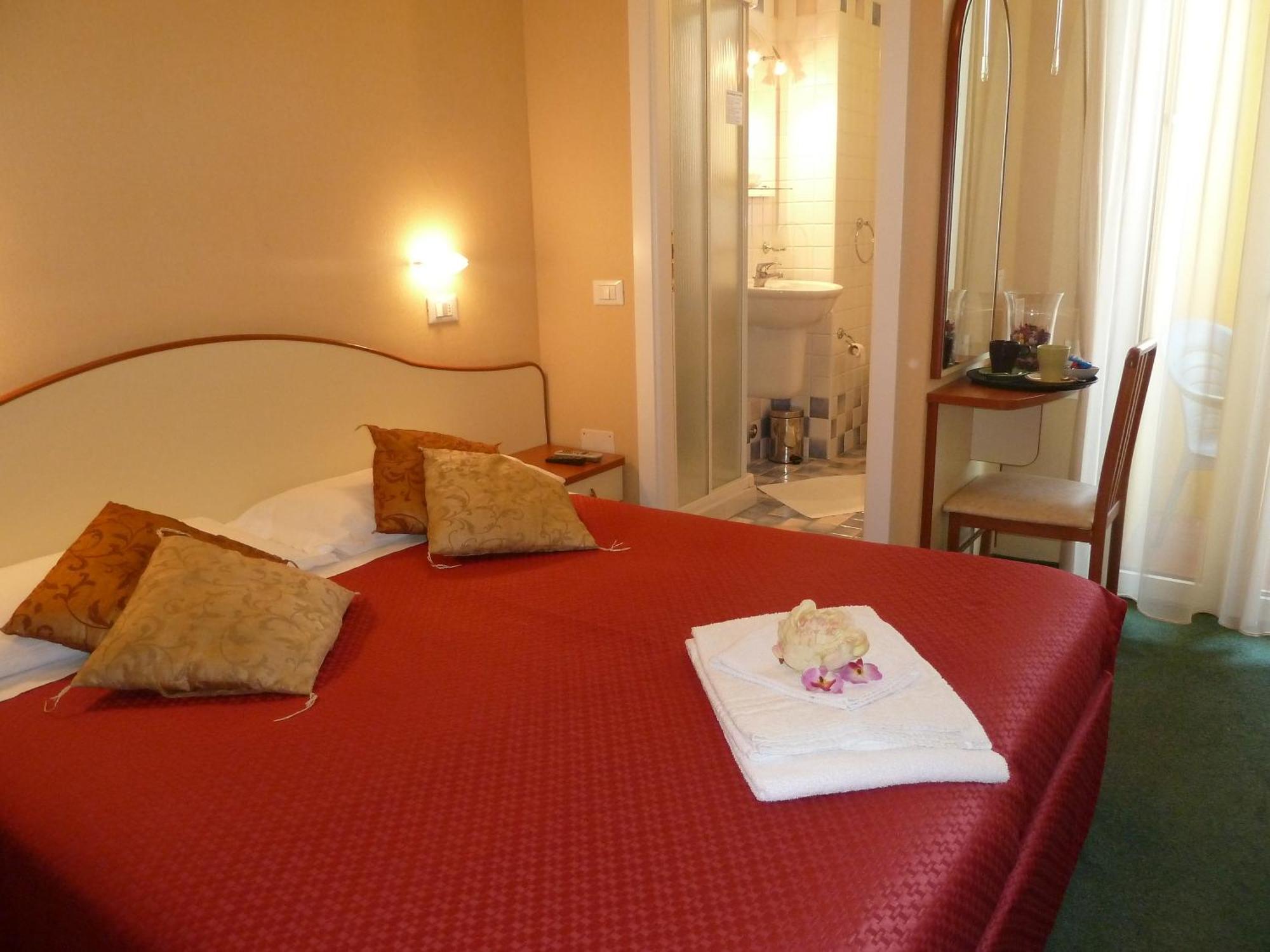 Hotel Crosal Rimini Exterior photo