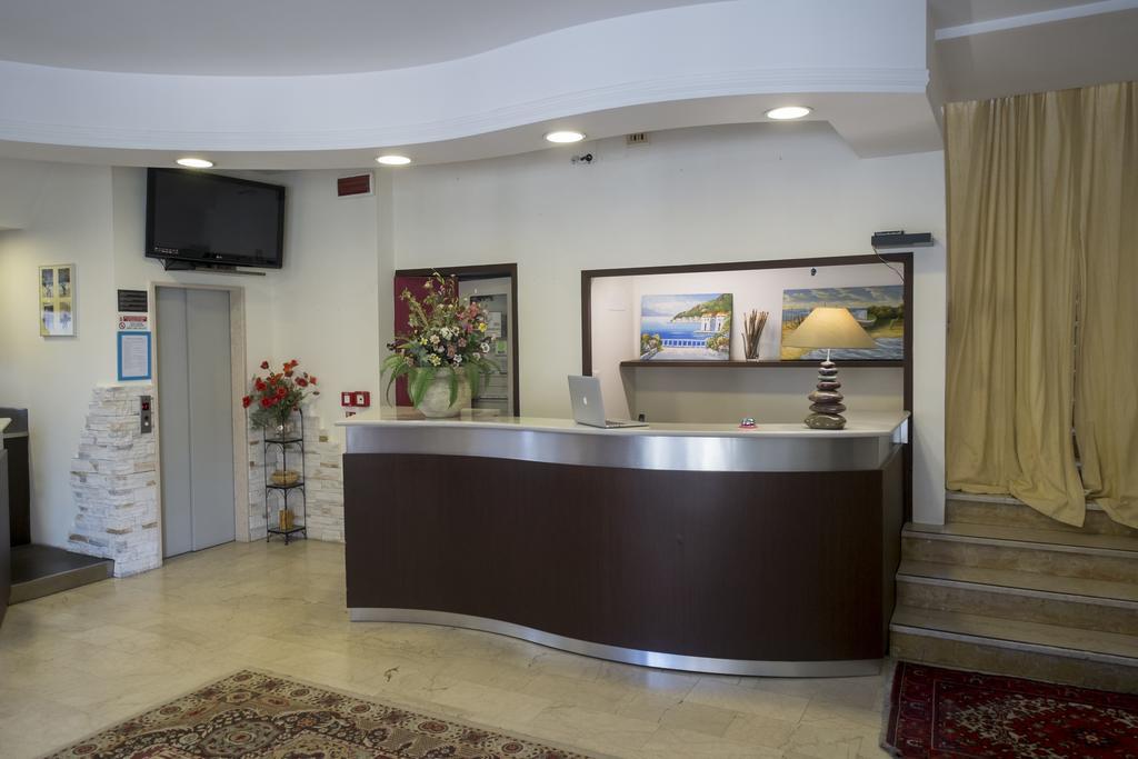 Hotel Crosal Rimini Exterior photo