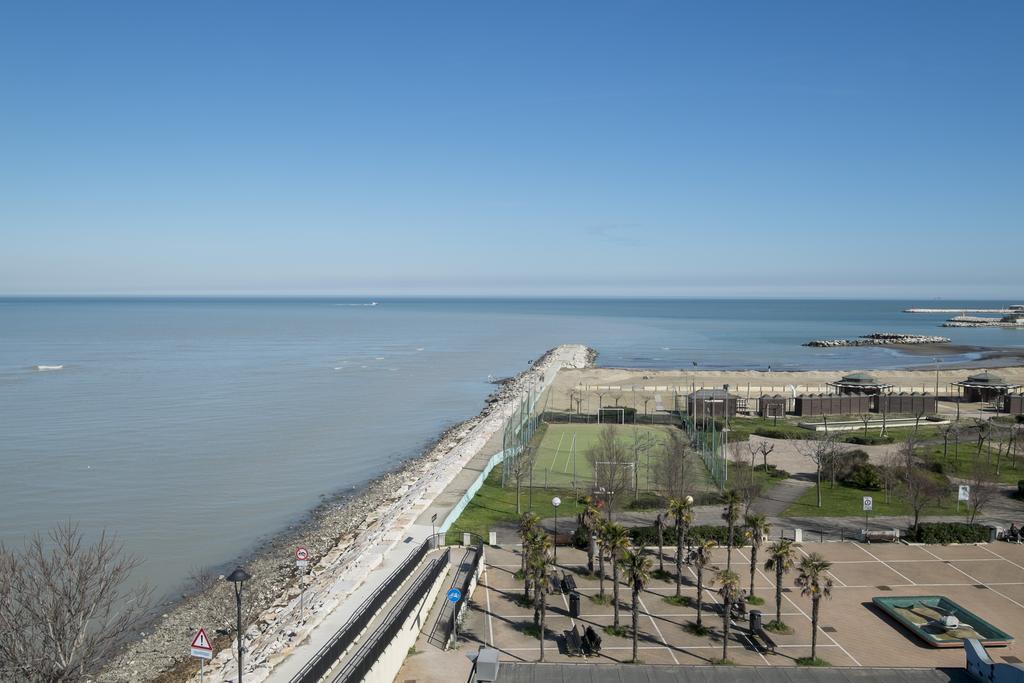 Hotel Crosal Rimini Exterior photo